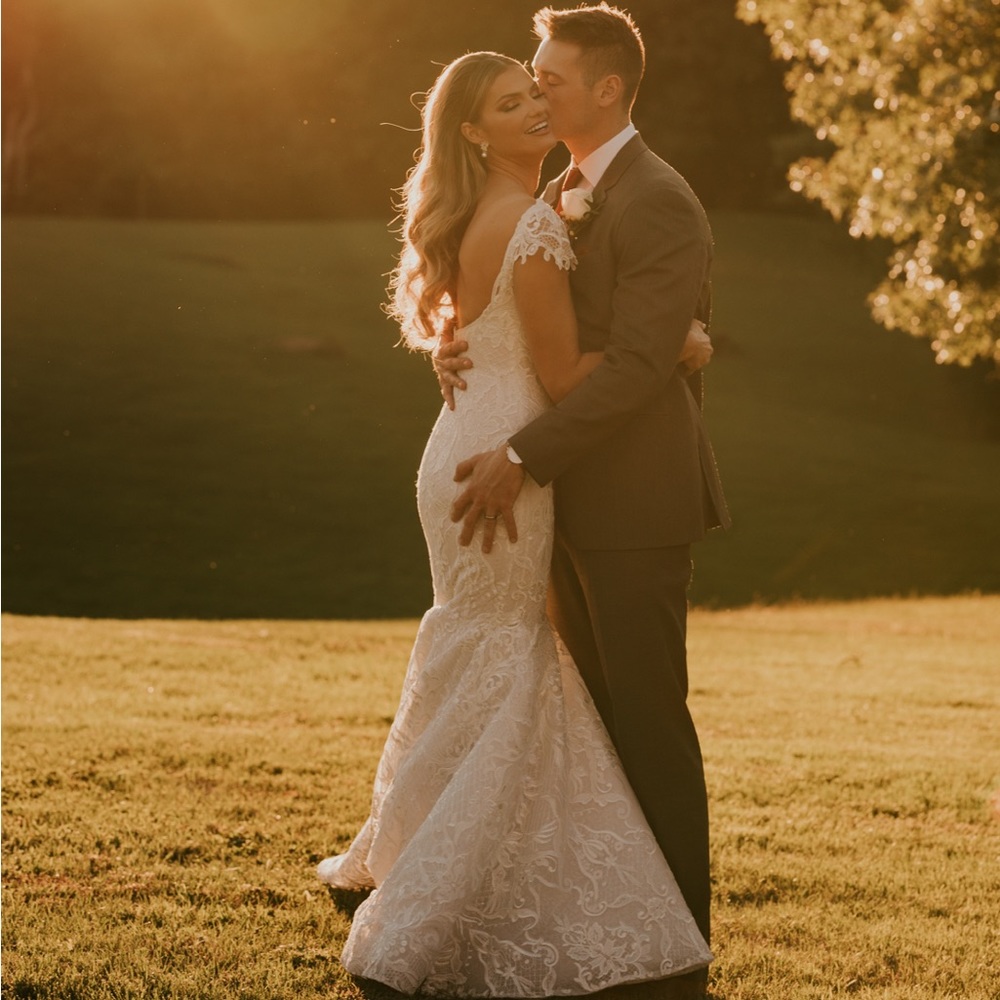 Kleinfelds Bridal Wedding Dress Worn Once (Includes Skirt Overlay)